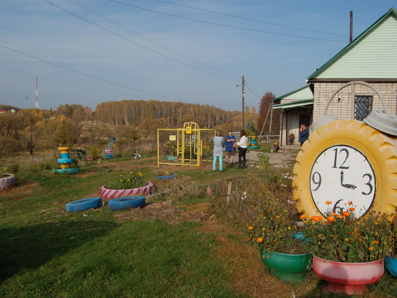 Вид на сельский дом культуры в селе Петрищево.